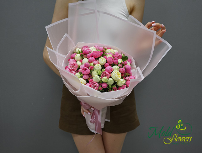 Букет из розовых и зеленых роз "Нежность" Фото